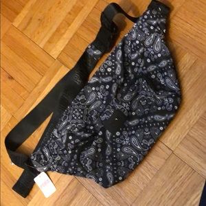 PINK VS BELT BAG, NWT